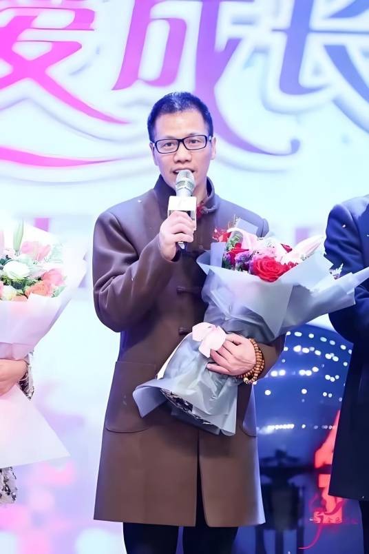 韩树（中国内地导演，中华民族春晚创始人兼总导演）