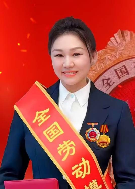 李伟成（美丽一生集团董事长、诗丽堂品牌创始人）