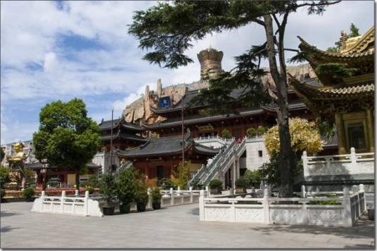 东林寺（上海市金山区境内寺庙）