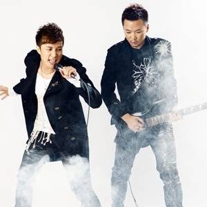 依然爱你（东方传奇演唱歌曲）