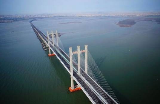 泉州湾大桥（中国福建省泉州市境内的跨泉州湾公路大桥）