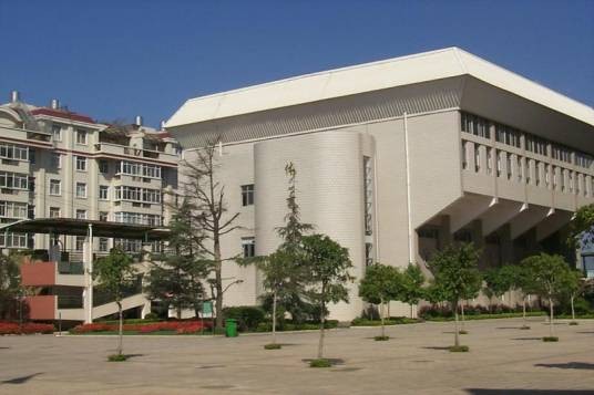 昆明市第三中学滇池校区
