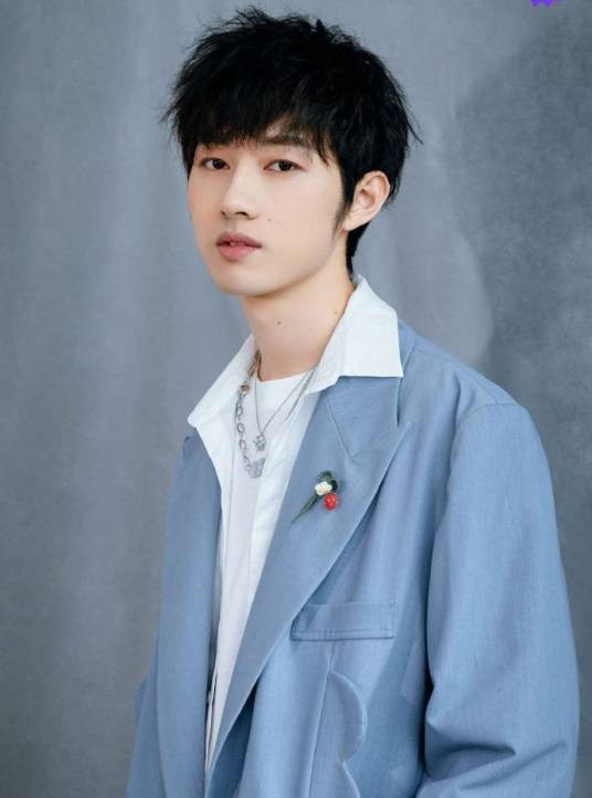 小智（中国内地男贝斯手）