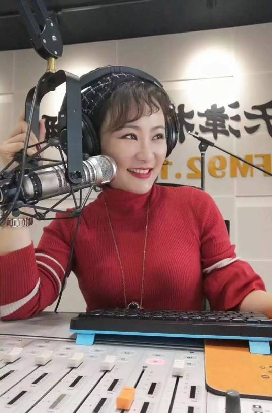穆岩（天津相声广播主持人）
