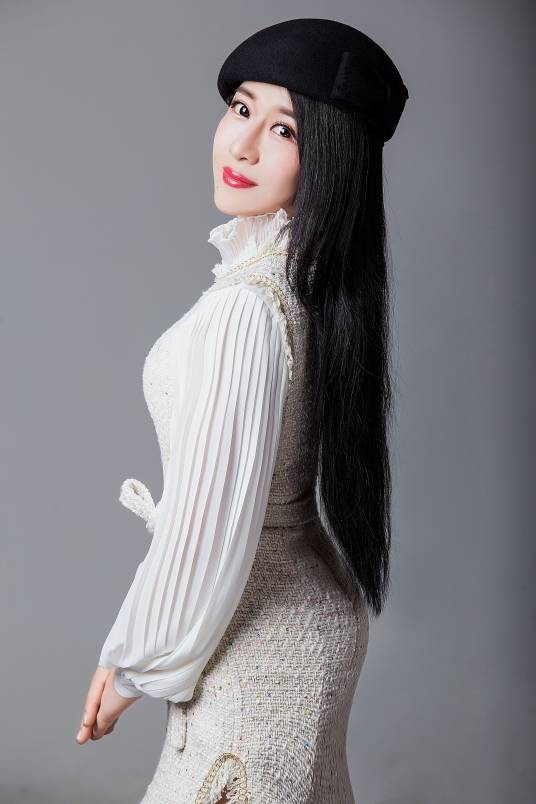 陈蓓蓓（中国内地青年女高音歌唱家，中央民族歌舞团青年歌唱家）