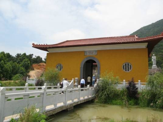 锦鲤岩