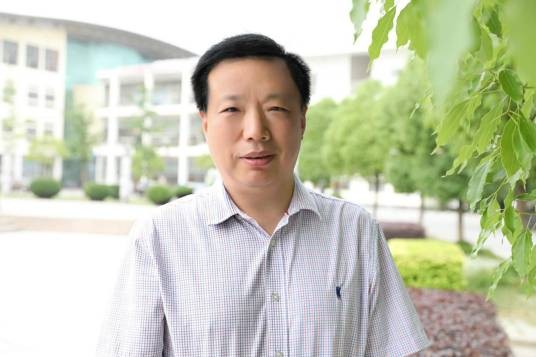 李明清（湖北工程学院教授）