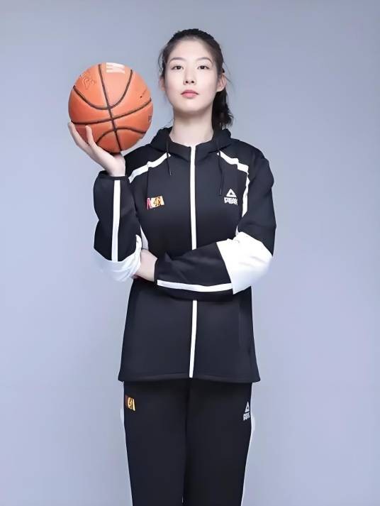牛嘉（河南篮球运动员）