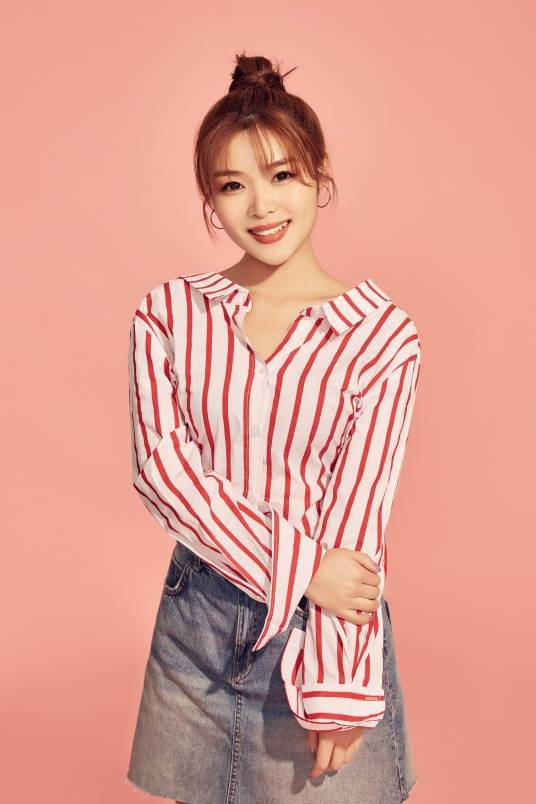 贺世哲（中国内地女歌手、演员）