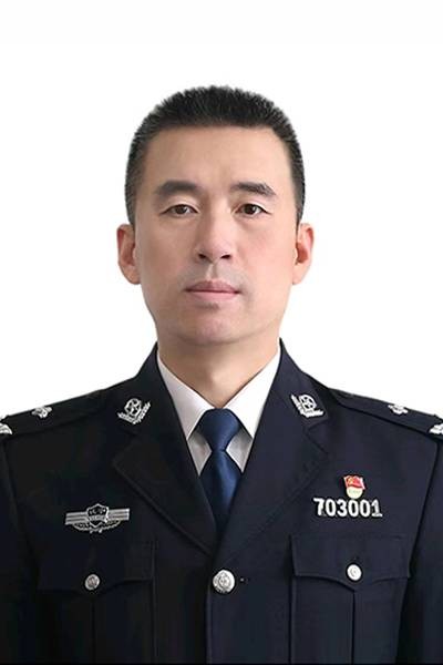 张庆军（辽宁省营口市公安局党委委员，副局长）