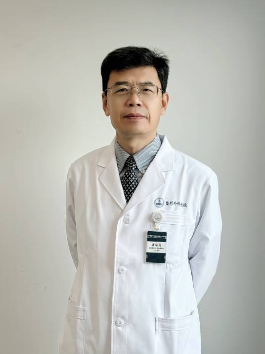 潘东亮