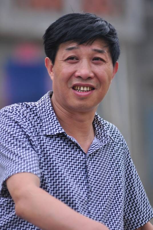 李春平（中国作家协会会员，陕西省作家协会理事，安康学院文学与传媒学院教授）