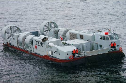 726型气垫登陆艇
