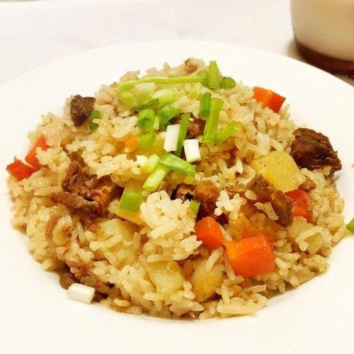 牛肉焖饭