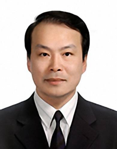 何平（第十四届全国政协常委、外事委员会主任、中国记协主席）
