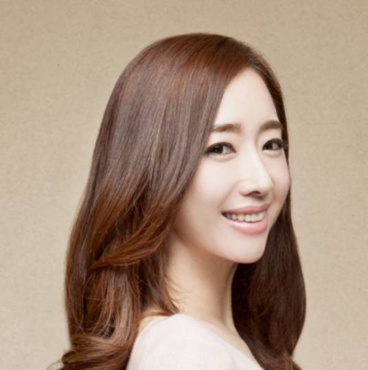 金智恩（韩国女歌手）