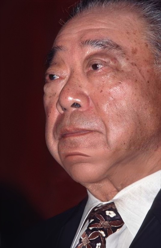 黄子明（泰国通城钟表行董事长）
