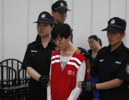 谭蓓蓓（7·24桦南女孩送孕妇回家被杀案罪犯）