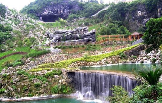 笔架山风景区（辽宁省锦州市太和区境内的国家AAAA级旅游景区）