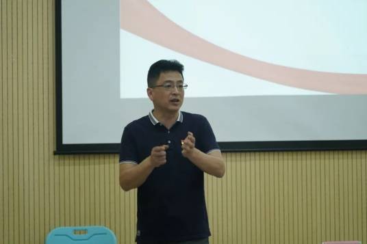 金焱（贵州装备制造职业学院原党委副书记、院长）