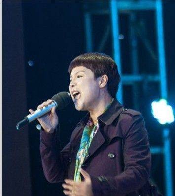 秦妮（中国歌手、主持人、演艺协会常务副秘书长）
