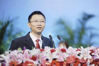 周涛（电子科技大学教授、大数据研究中心主任）