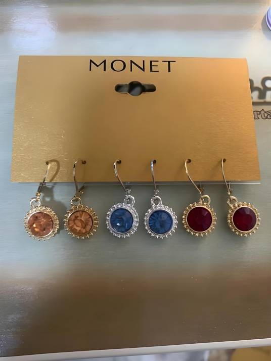 monet（美国饰品知名品牌）