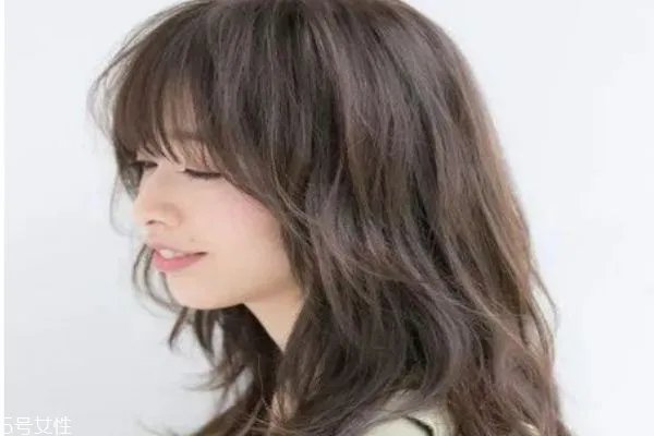 2019春夏发型趋势 2019年中长发流行发型女