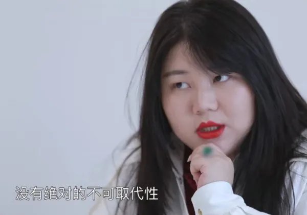杨天真直播衣领太低是故意的吗？