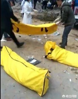云南盐津发生交通事故,造成5人遇难8人受伤,几吨鱼从天而降是怎么回事?