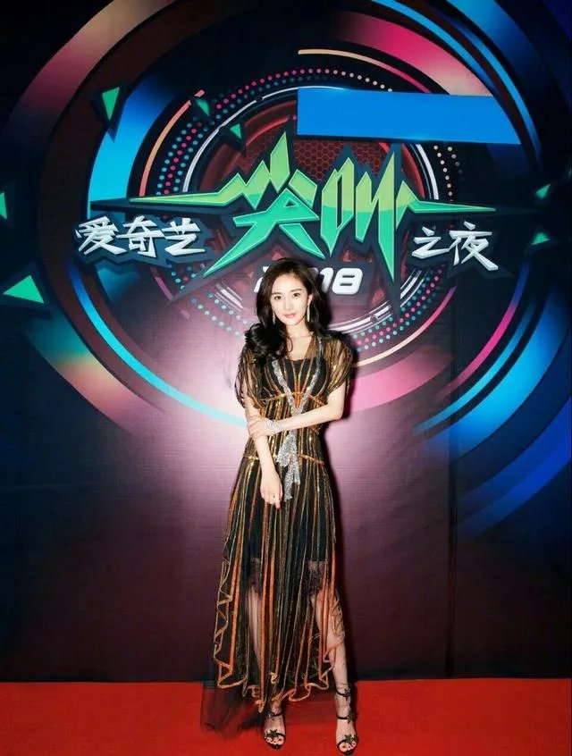 2018爱奇艺尖叫之夜,如何看待娜扎和杨幂的美?