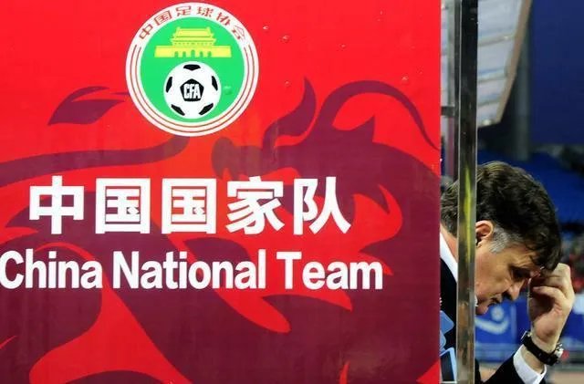 卡马乔是否在国足队员内部已引起了众怒,1比5不过是个导火索?