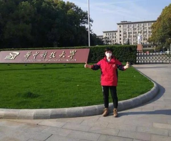 援鄂护士在华科留影儿子高考考上是什么情况?