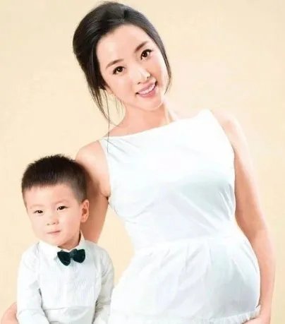 被“嫁”60岁老头后,李思思落泪数次,为什么?