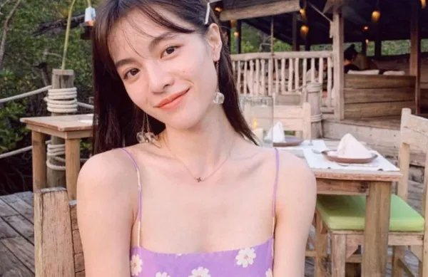 冯小刚捧红她之后,成龙接着捧,洪金宝后面排队, 她是“何方神圣”?