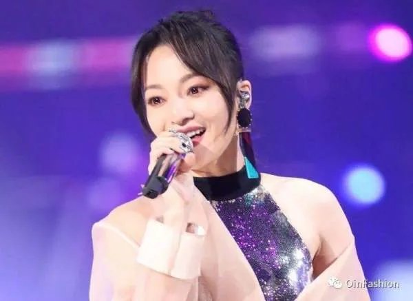 张韶涵新歌疑似回应范玮琪，这俩“姐妹”感情比电视剧还精彩，怎么回事？