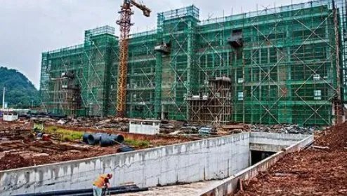 大学老师硬核喊停教室外施工,为何网友被其震撼?