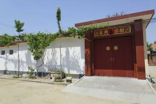 风水大师的话,门口装台阶,步步高升!