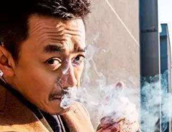 王学兵的现任妻子是谁？他们二人的年龄差距有多大？