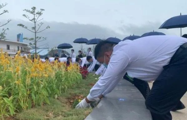 小鬼黄鸿升将进行花葬,什么是花葬?