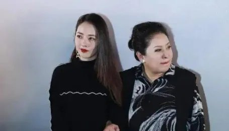 郭碧婷向佐疑似婚变,向太发文暗藏深意,被指暗示儿媳包容知感恩,怎么看?