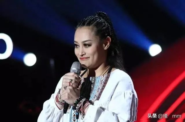 如何看待《中国好声音》金曲奖歌手纪晓君,无导师转身惨遭淘汰?