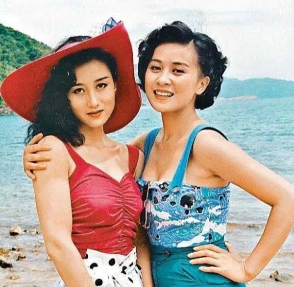 马上成为赌王五太的利智,为何最后嫁给了李连杰呢?