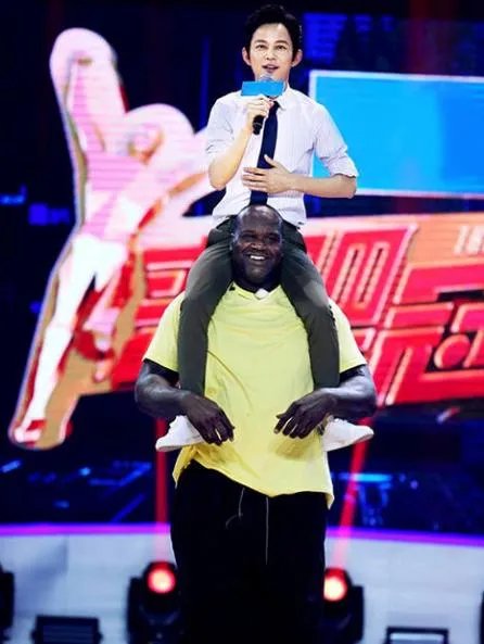 跟NBA球星合影，如何才能不让自己陷入尴尬？