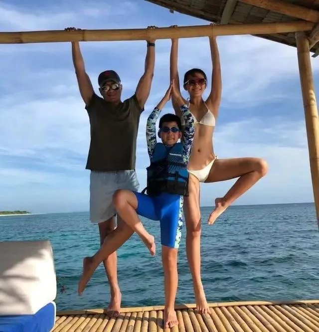 有一种完美发育叫胡军女儿,1米85身材堪比超模,窈窕迷人,你觉得呢?