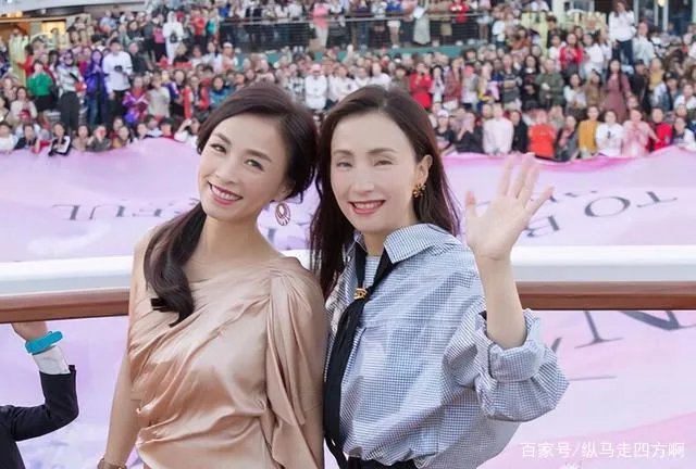 杨幂唐嫣罕见同框,全程零交流,昔日好姐妹为何形同陌路?