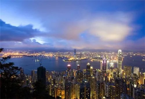 上海至台北的位移是多少?从上海经香港在飞往台北,路程又是多少?