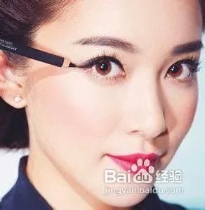 内双眼睛如何画大眼妆