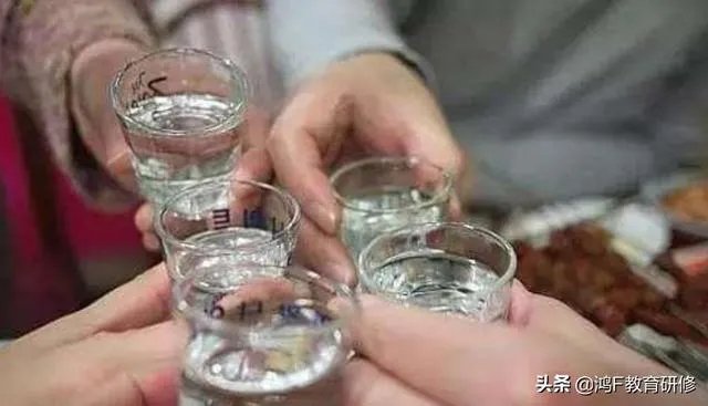 惊讶!淮安一班主任参加完学生婚礼后,竟激动地跳桥,你怎么看?