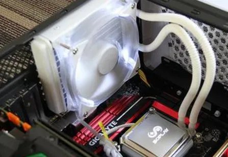 水冷散热与风冷散热有哪些区别？